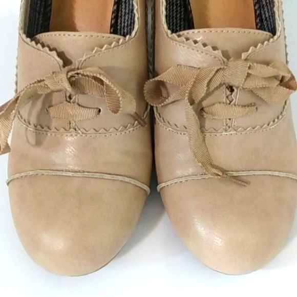 CROWN VINTAGE WEDGE HEEL ROUND TOE LACE UP PUMPS SIZE 8.5 NWT - Picture 3 of 11